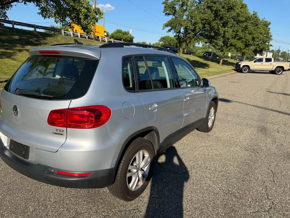 2017 Volkswagen Tiguan S 4MOTION Sport Utility 4D - photo 4
