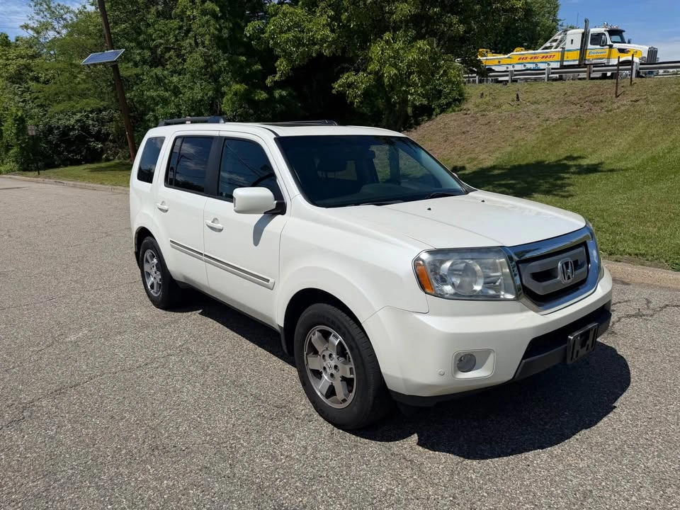 2011 Honda Pilot Touring Sport Utility 4D - photo 2
