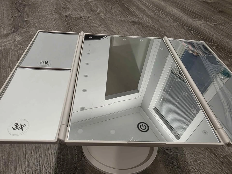 HUONUL Lighted Makeup Mirror with Magnification - photo 2