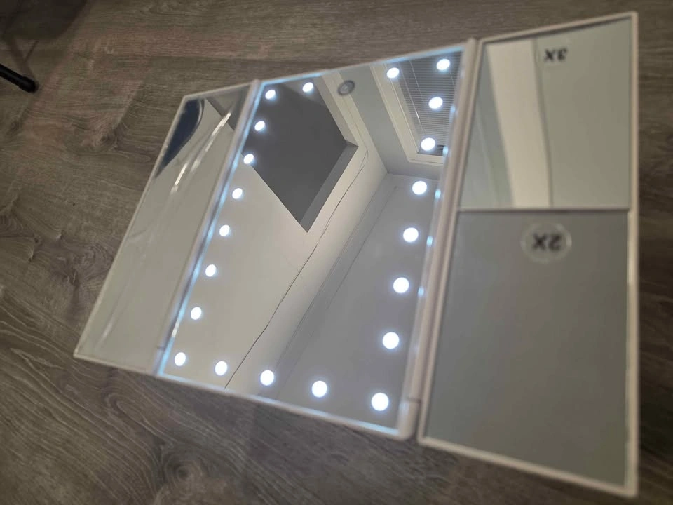 HUONUL Lighted Makeup Mirror with Magnification - photo 3