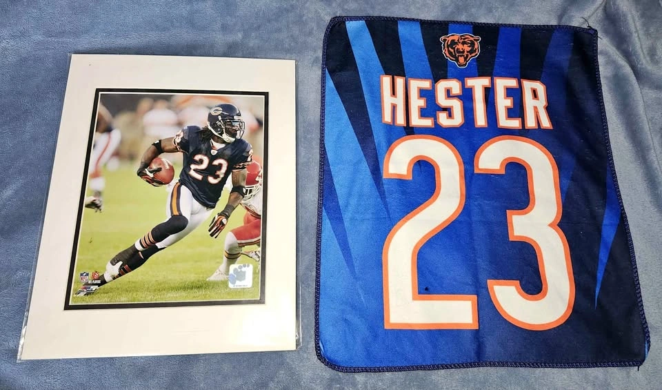 Chicago Bears Devin Hester Rally Towel & Autographed Picture