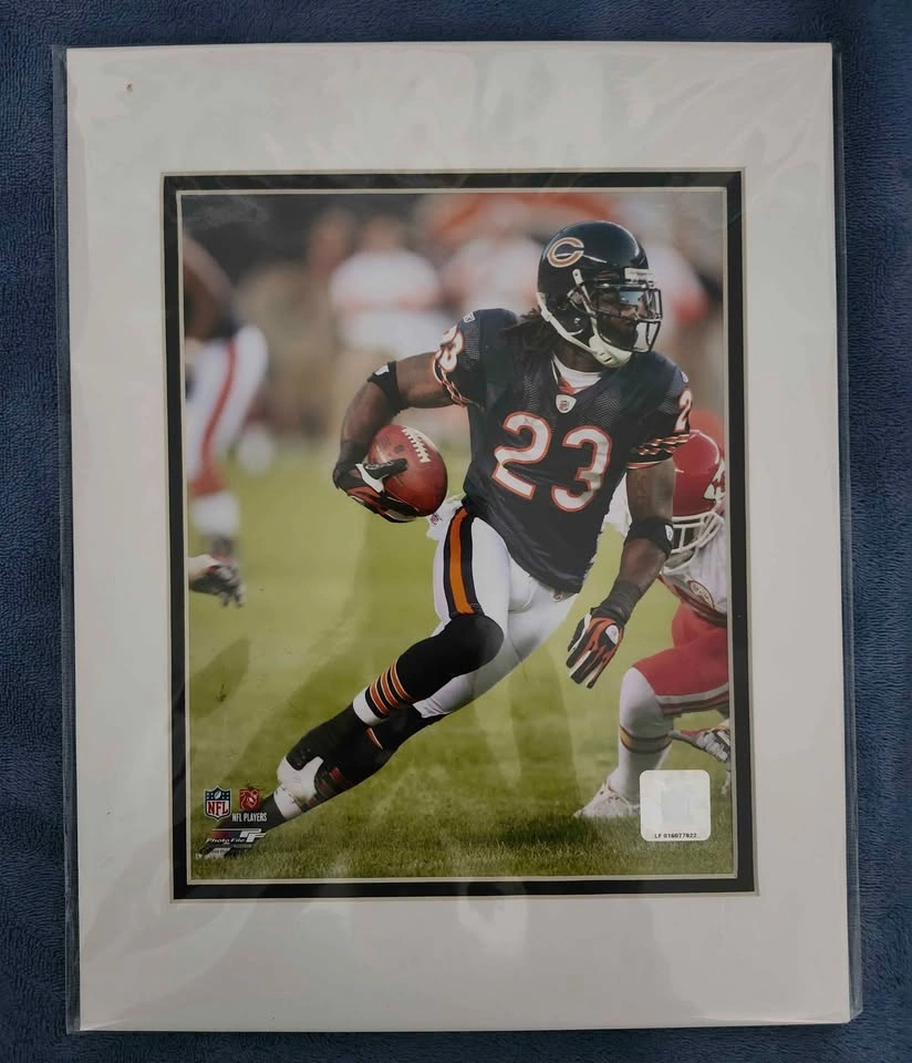 Chicago Bears Devin Hester Rally Towel & Autographed Picture - photo 4