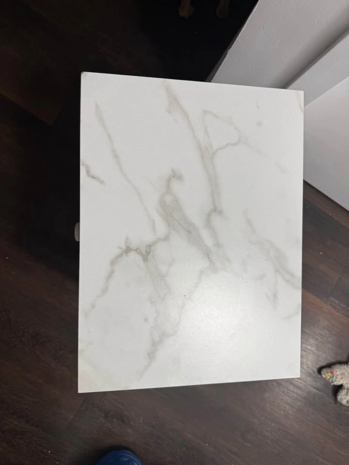 2 x Marble-like white and grey bedside night tables - photo 3