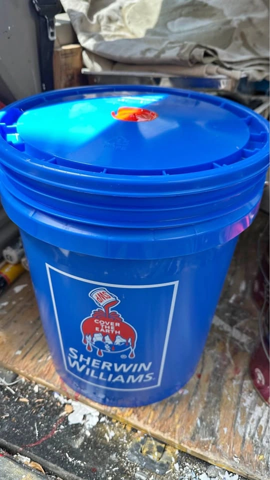 Paint New Full Pail Alkyd (oil) Semi Gloss - Red