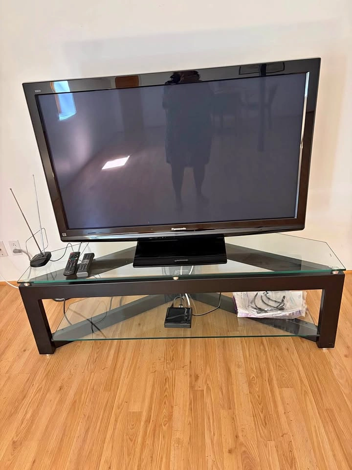 50” Panasonic HDTV with Contemporary Glass & Black TV Stand