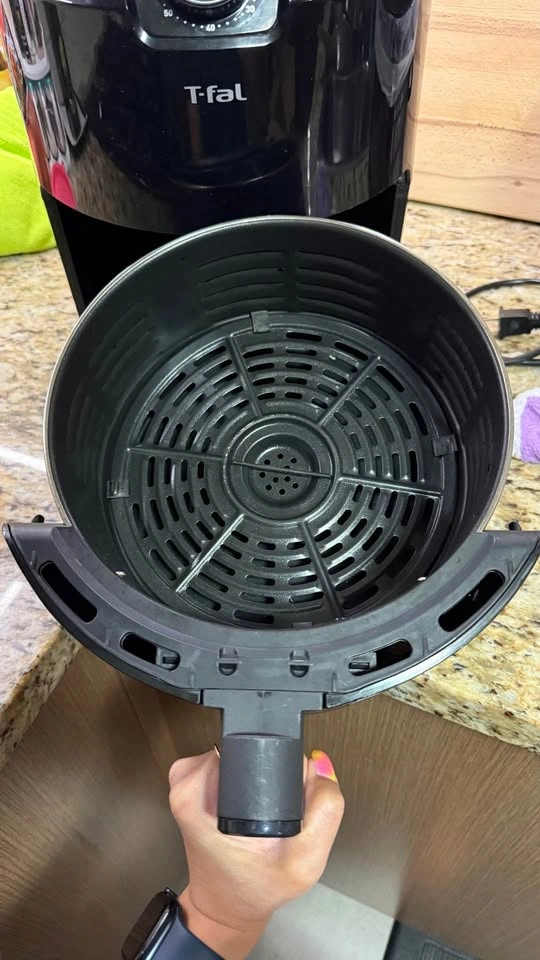 T-fal 4.2L Air Fryer – Excellent Working Condition - photo 4