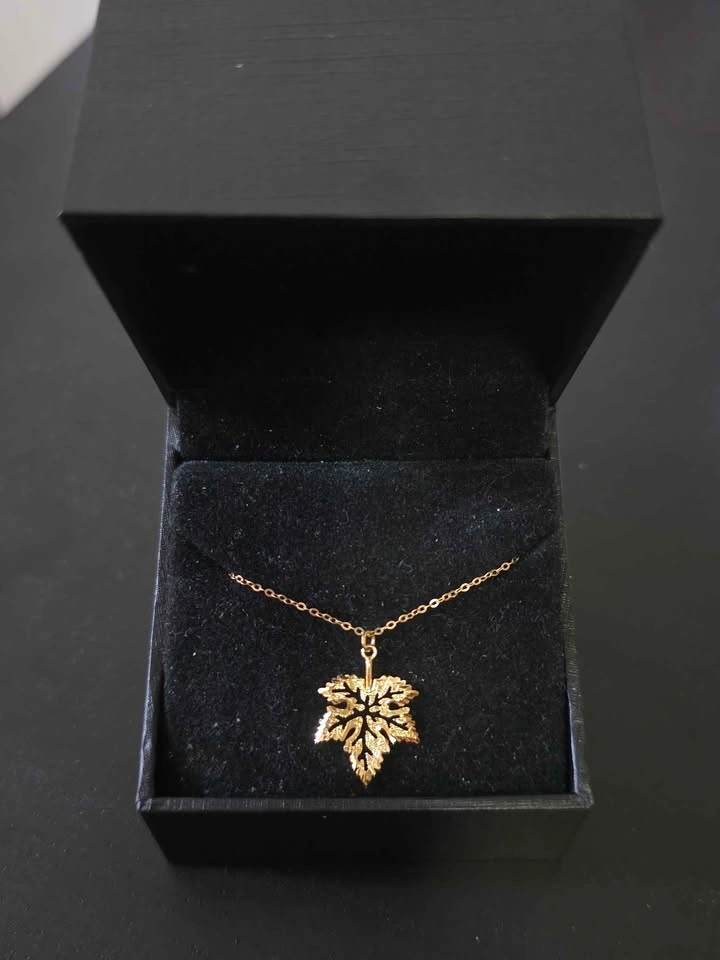 10K Gold Italy Leaf Pendant Necklace - photo 3