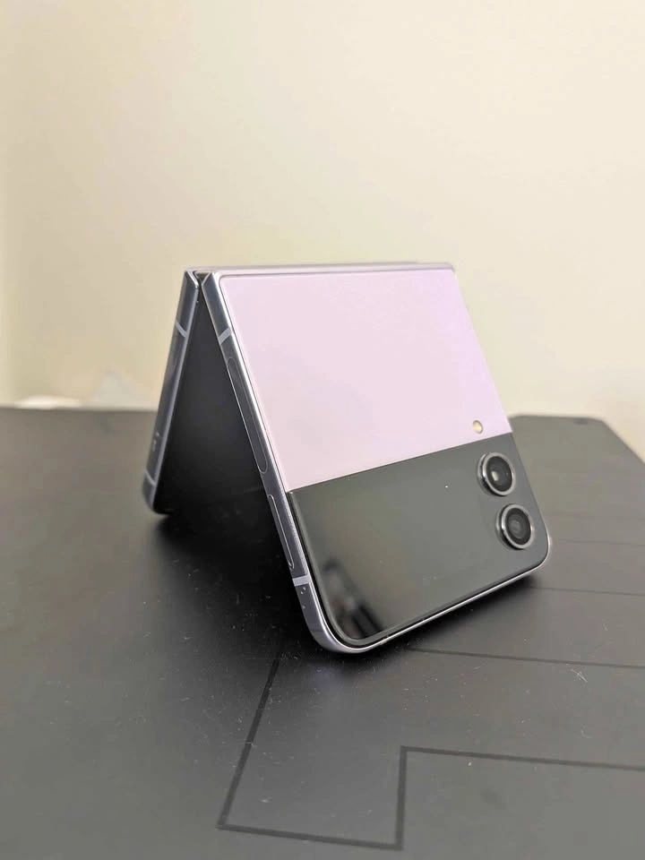 Samsung Galaxy flip 4