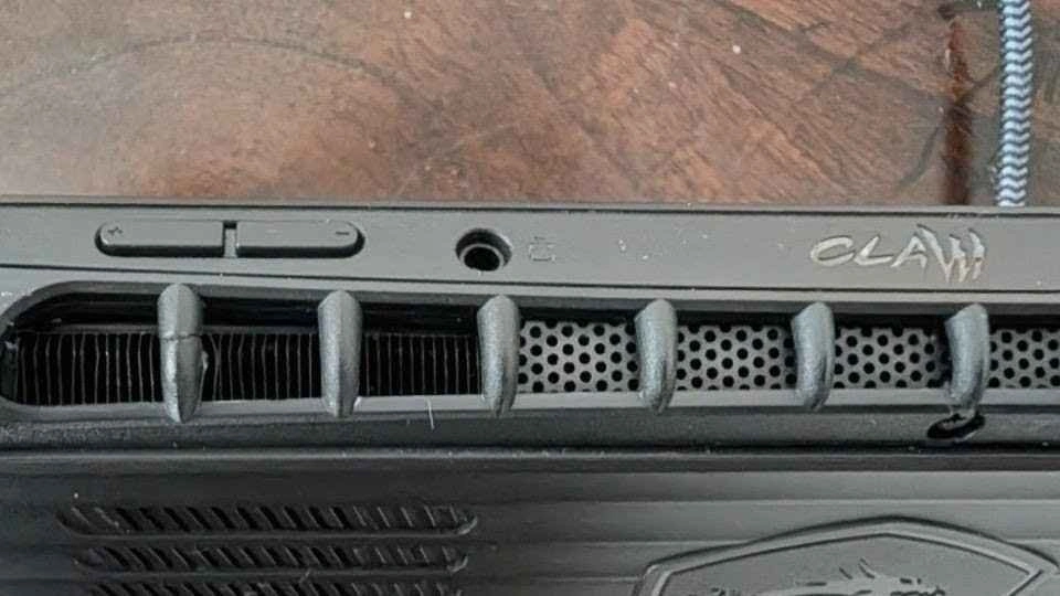 MSI Claw 8 AI+ (Good condition) - Charger + 2 Carrying Cases - photo 3