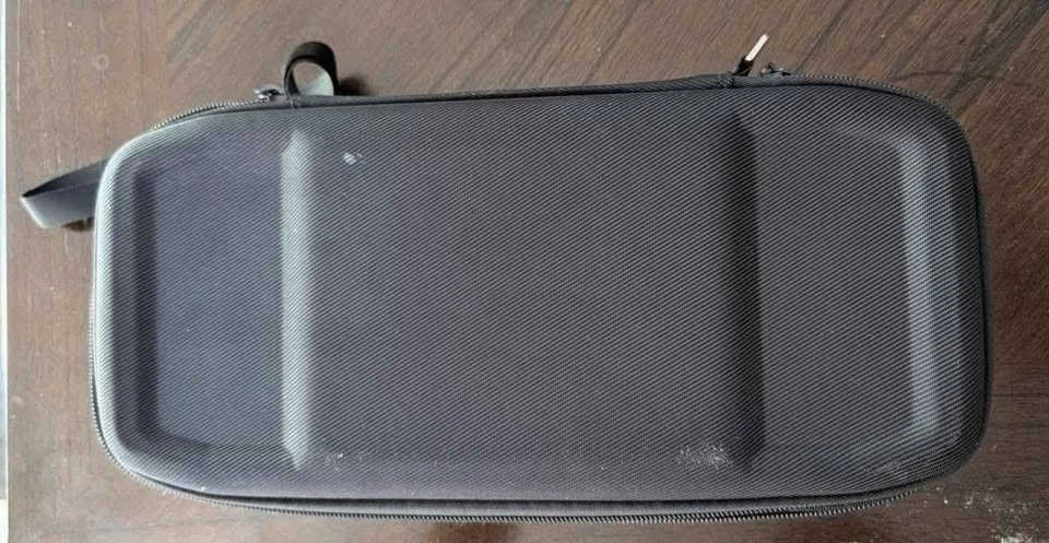 MSI Claw 8 AI+ (Good condition) - Charger + 2 Carrying Cases - photo 4