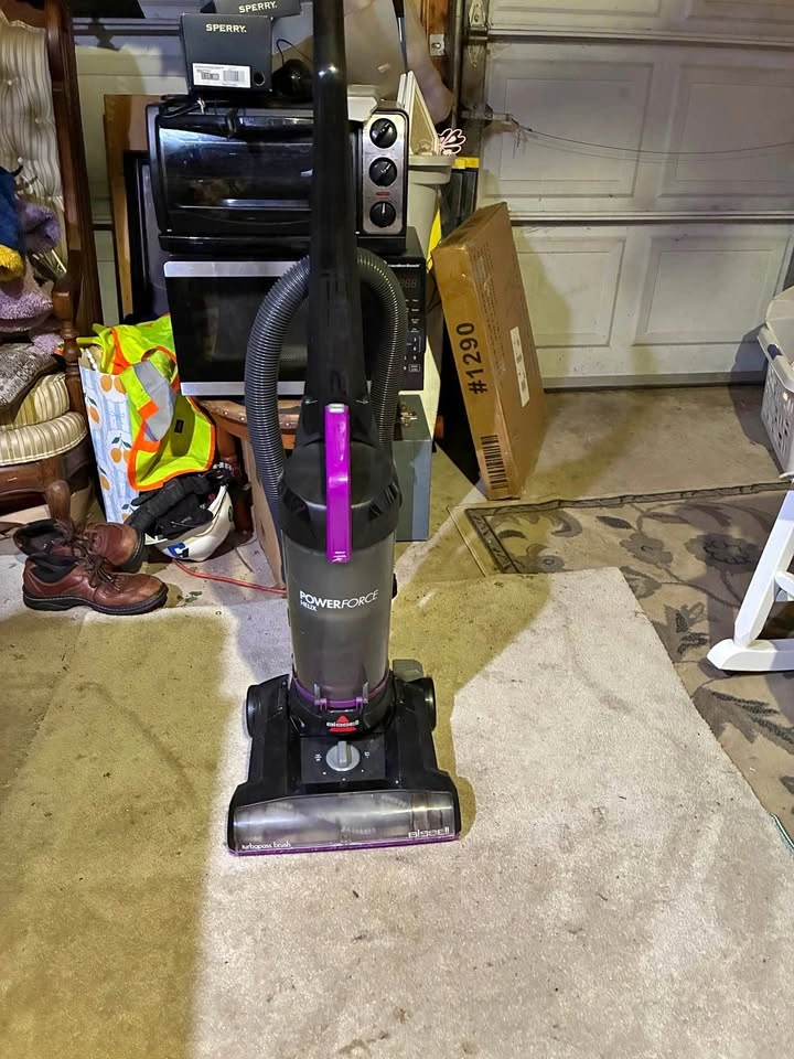 Bissell Powerforce bagless upright vacuum