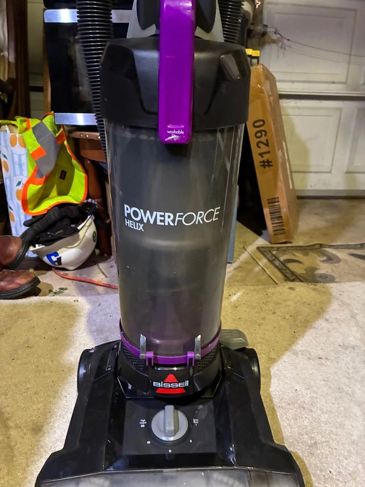 Bissell Powerforce bagless upright vacuum - photo 2