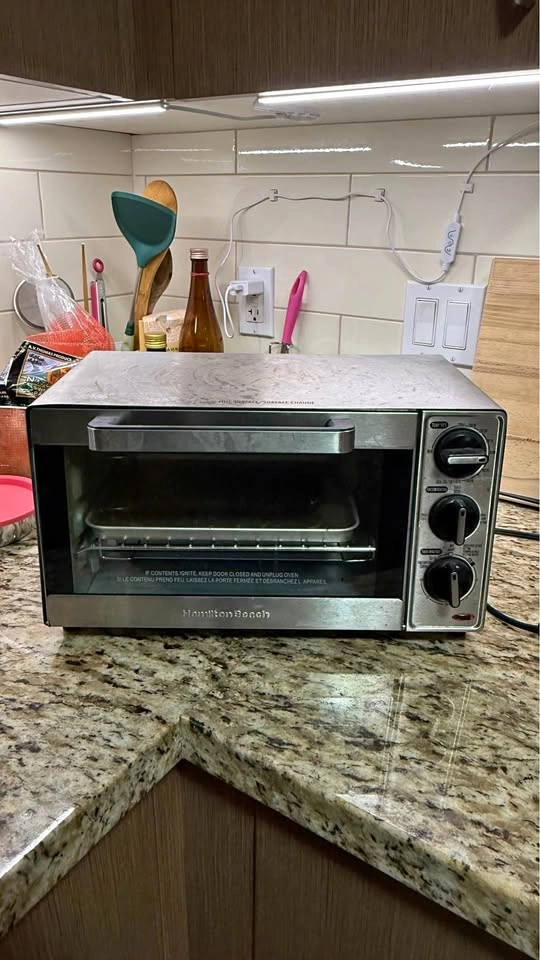 Hamilton Beach Countertop Toaster Oven – Great Working Condition