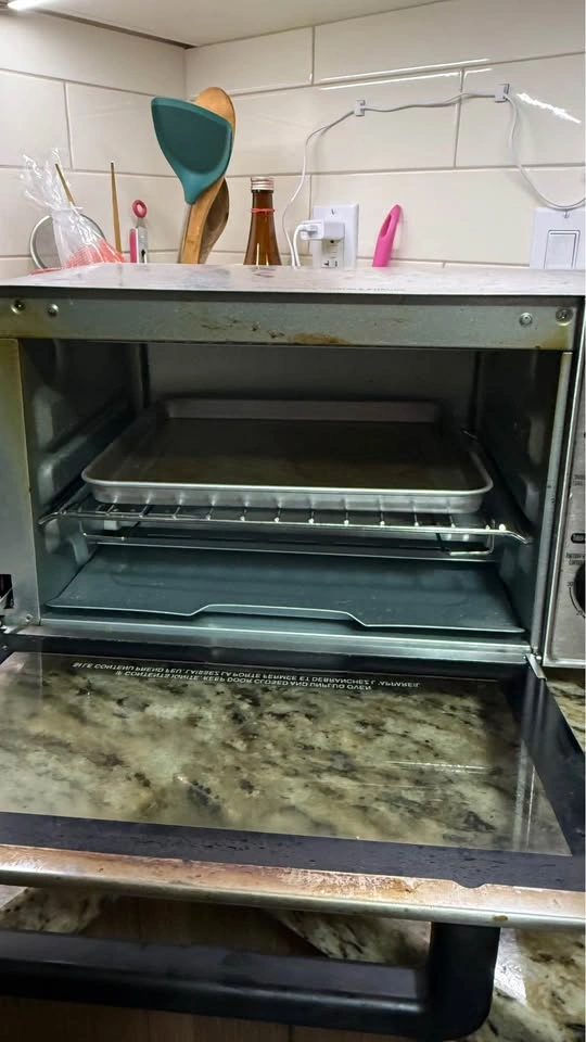 Hamilton Beach Countertop Toaster Oven – Great Working Condition - photo 2