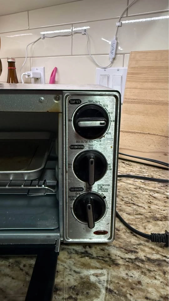Hamilton Beach Countertop Toaster Oven – Great Working Condition - photo 3