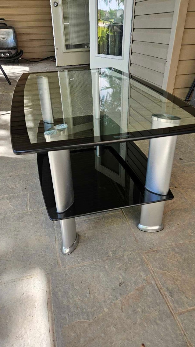 Modern Glass Coffee Table – Excellent Condition - photo 2