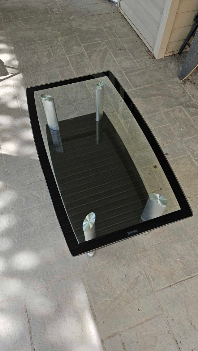 Modern Glass Coffee Table – Excellent Condition - photo 3