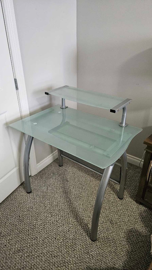 Modern IKEA Glass Desk – Clean & Sturdy