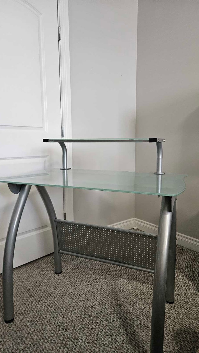 Modern IKEA Glass Desk – Clean & Sturdy - photo 2