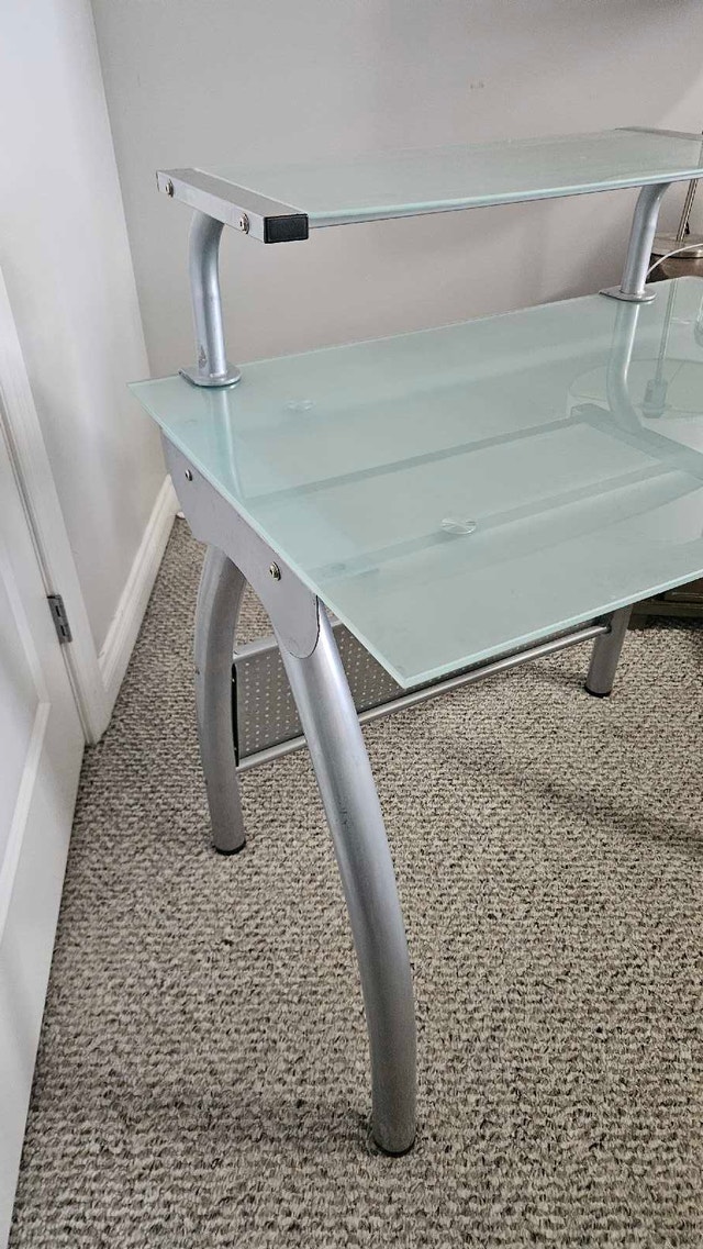 Modern IKEA Glass Desk – Clean & Sturdy - photo 3