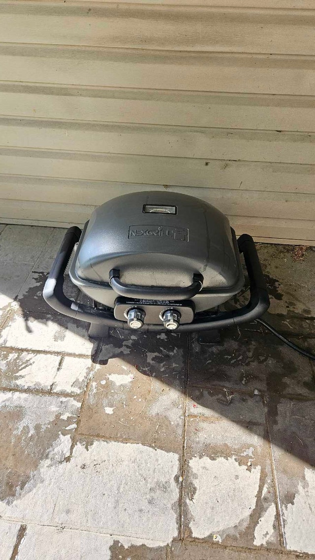 NexGrill 2-Burner Portable Propane BBQ – Used Once!