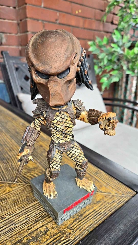 NECA Predator 2 Head Knocker Bobblehead slightly broken