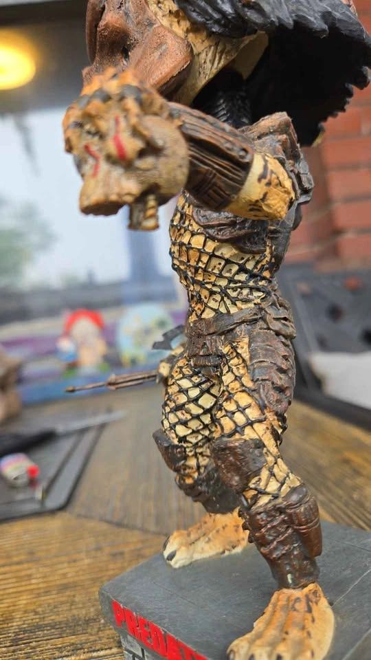 NECA Predator 2 Head Knocker Bobblehead slightly broken - photo 2