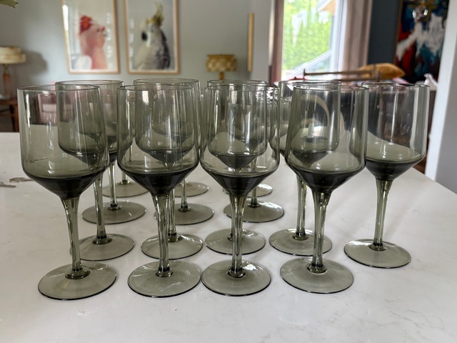 Retro Coup and Wine Glasses - photo 3