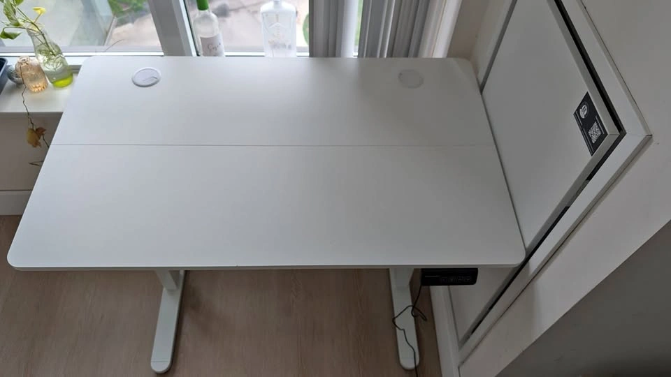 Electric sit/stand desk
