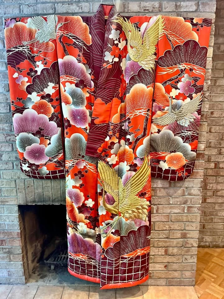 Vintage Embroidered Japanese Ceremonial Uchikake Kimono