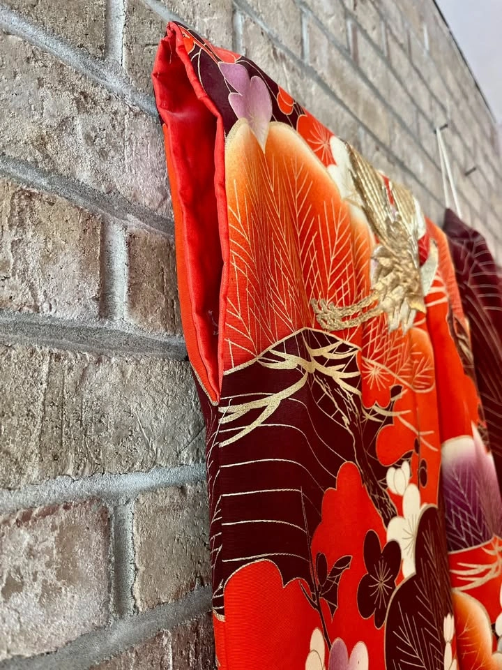 Vintage Embroidered Japanese Ceremonial Uchikake Kimono - photo 3