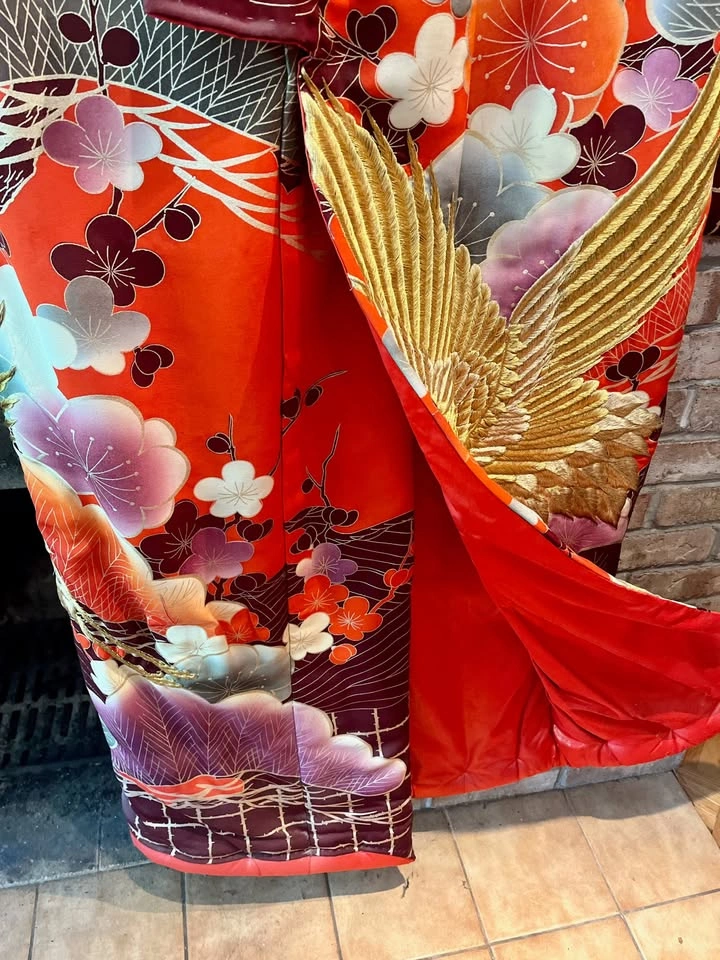 Vintage Embroidered Japanese Ceremonial Uchikake Kimono - photo 4