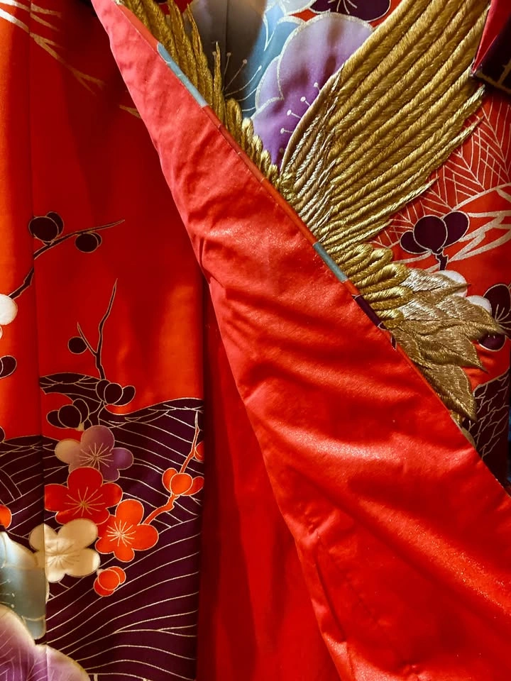 Vintage Embroidered Japanese Ceremonial Uchikake Kimono - photo 5