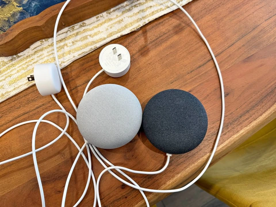 2x Google nest mini Google home speakers