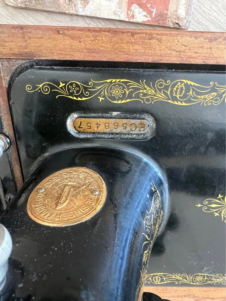 1939 Singer 99K Electric Sewing Machine - photo 2