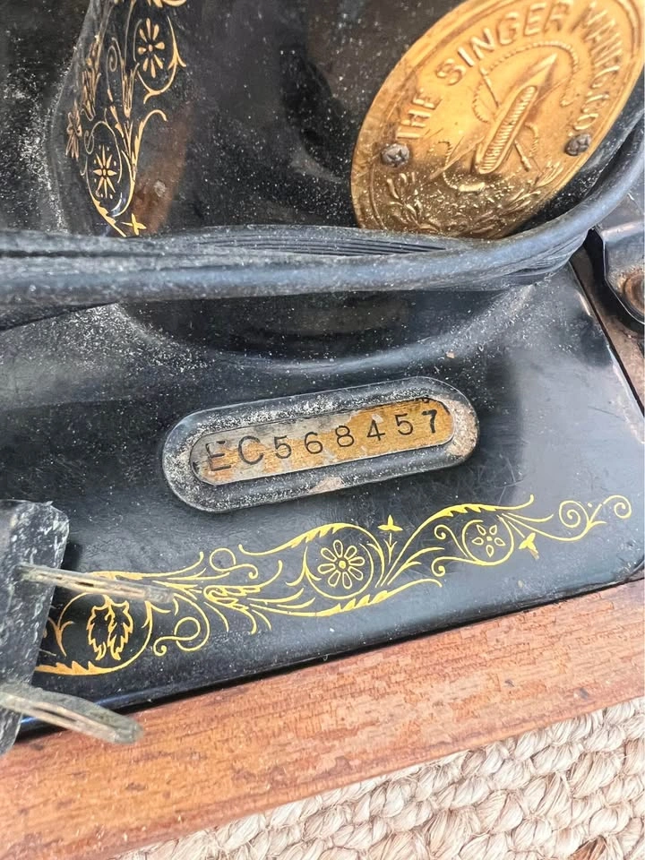 1939 Singer 99K Electric Sewing Machine - photo 3