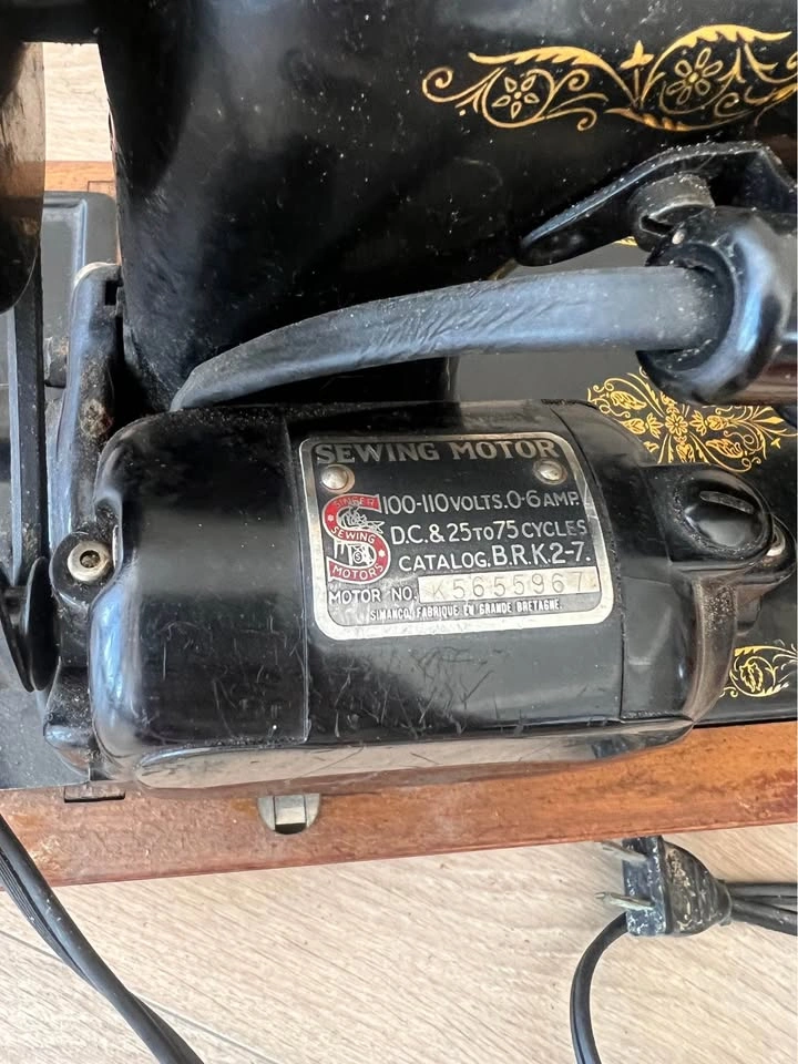 1939 Singer 99K Electric Sewing Machine - photo 4