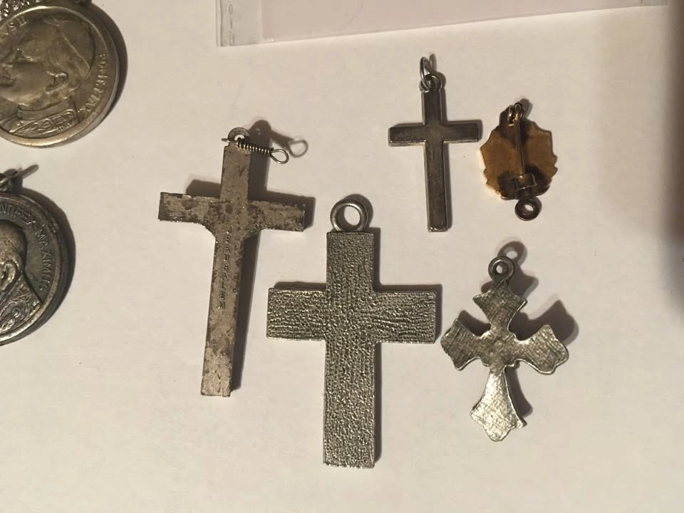 Religious Lot: Pope John Paul II Medal, Cross Charms, Pins - photo 3