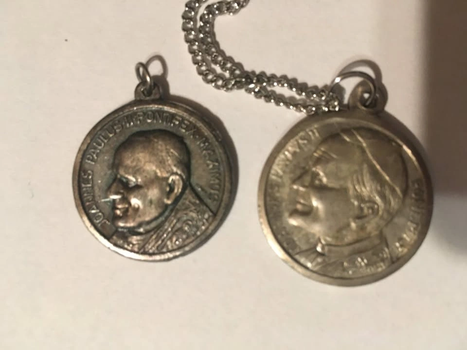 Religious Lot: Pope John Paul II Medal, Cross Charms, Pins - photo 5