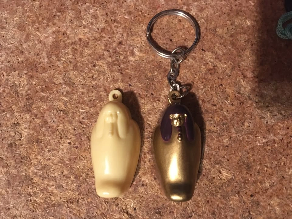 LOT OF 11 EGYPTIAN PLASTIC CHARMS KEYCHAINS SPHINX KING TUT - photo 3