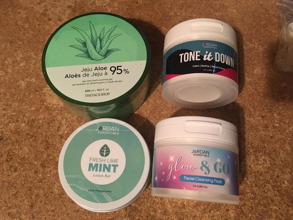 LOT OF 20 JORDAN ESSENTIALS GLOW & GO HELIO MAGNESIUM LOTION - photo 2