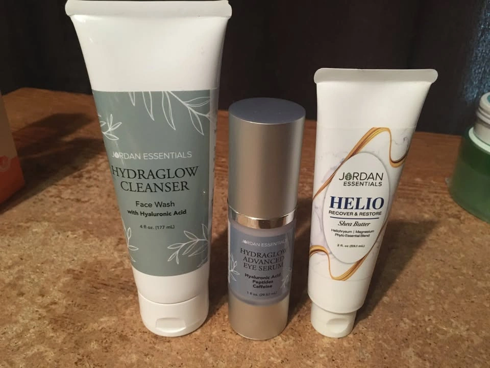 LOT OF 20 JORDAN ESSENTIALS GLOW & GO HELIO MAGNESIUM LOTION - photo 5