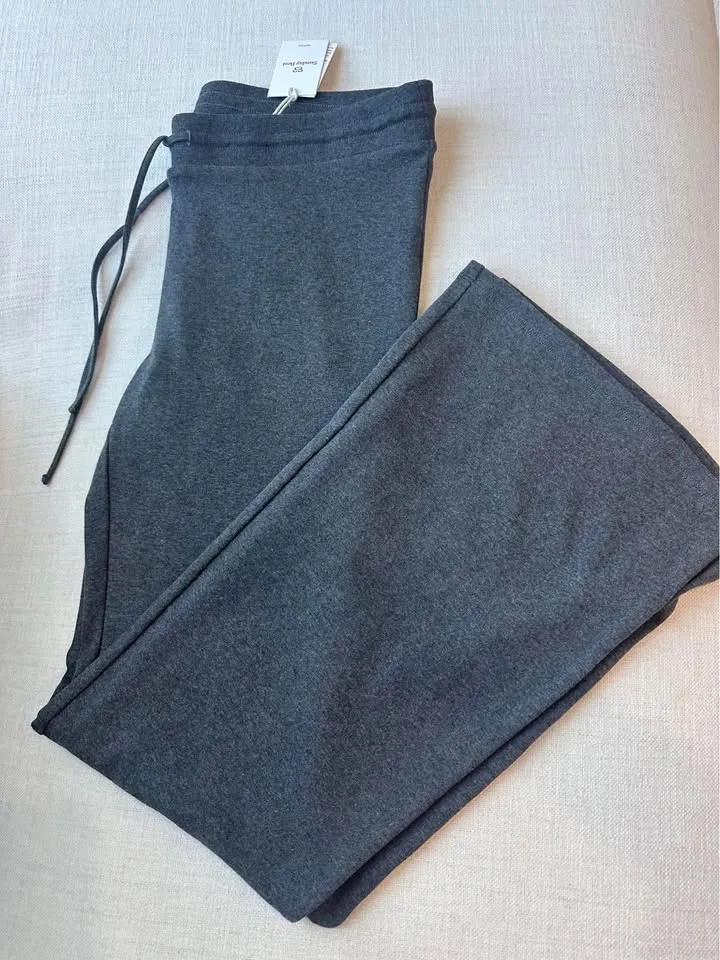 Aritzia BestHug™ Wildflower Pants Size L NWT image indicator(3)