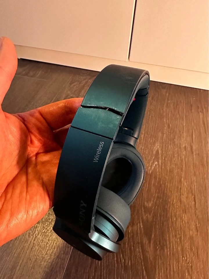 Sony h.ear on Wireless Headphones MDR-100ABN - photo 4