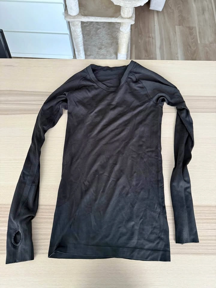 Lululemon swiftly tech size 4 black hip length