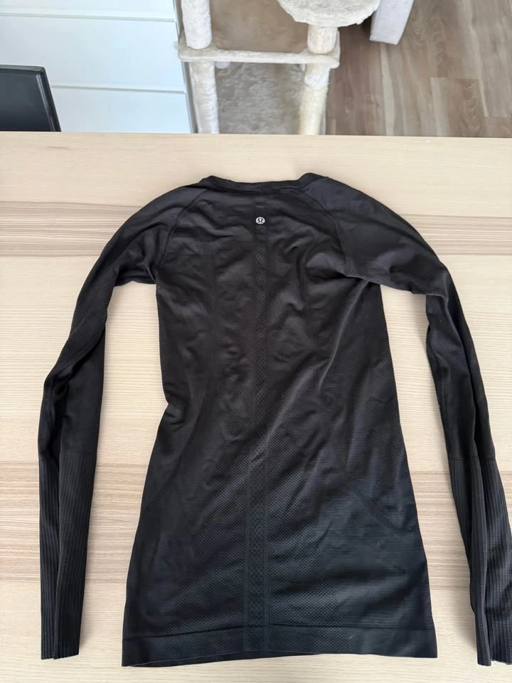 Lululemon swiftly tech size 4 black hip length - photo 2