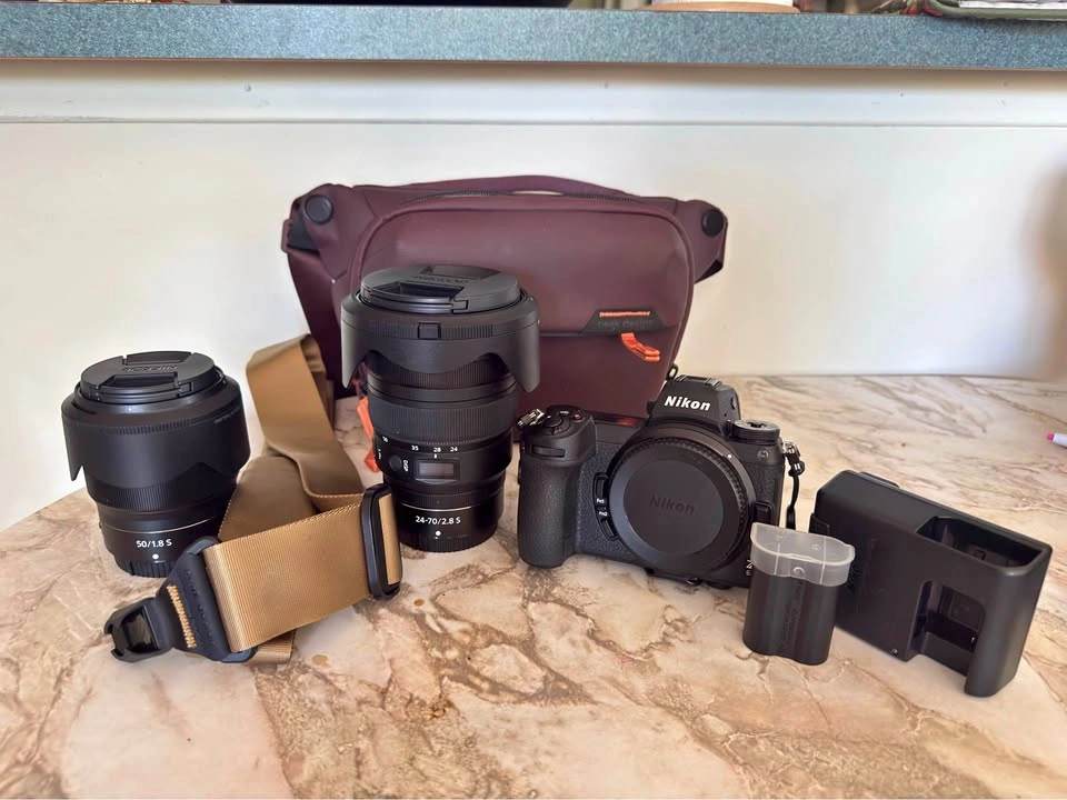 Nikon Z6ii + 2 lenses + Peak Design strap and sling bag