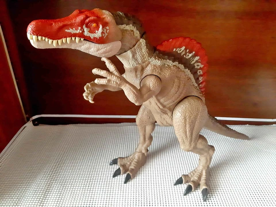 Jurassic World Spinosaurus Extreme Chompin 2021