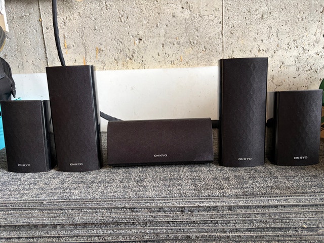 Onkyo surround sound speaker set - photo 2