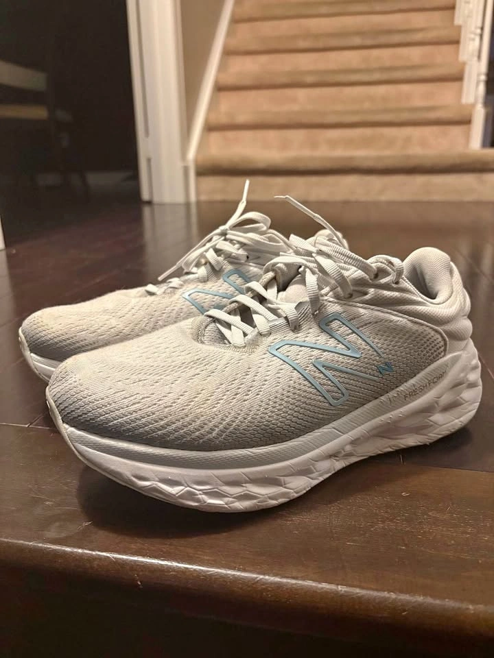Size 8 Wide Women’s New Balance Running Shoes